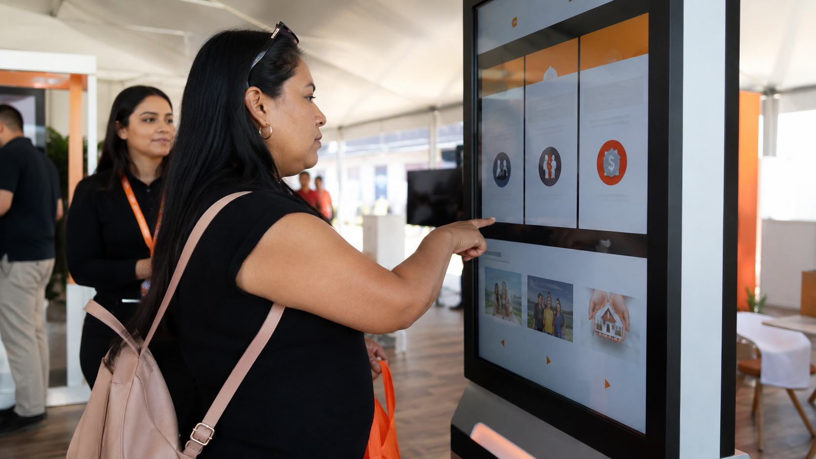 Pantalla touch para consultar información y dejar señales de interés